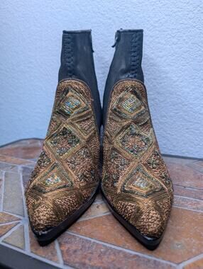 Meher Kakalia Queen Phyllis Point Heeled Boots 40 Hand Beaded Embroidered Rare